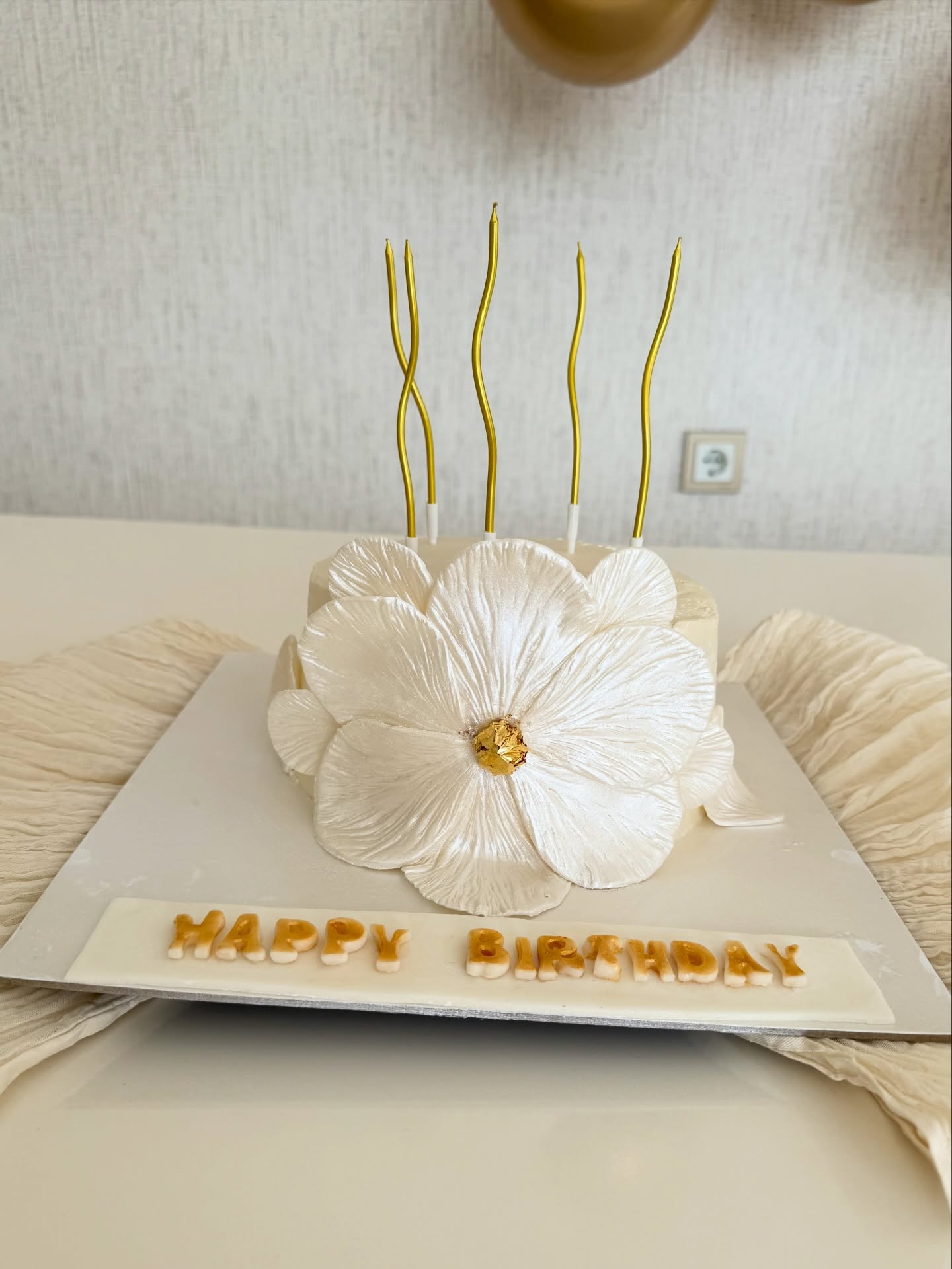Sweet Patisserie çiçek detaylı doğum günü pastası